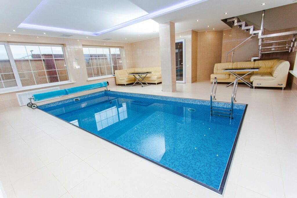 Piscine intérieure Tours